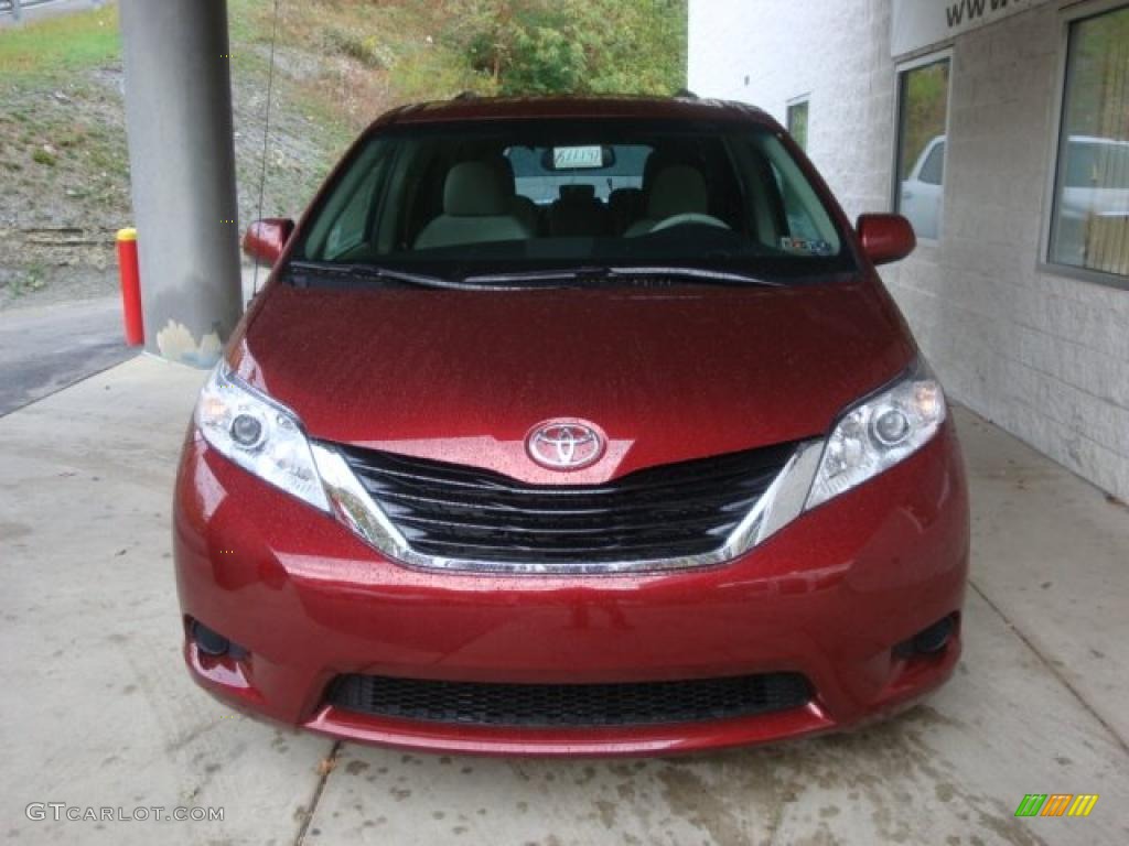 2011 Sienna LE - Salsa Red Pearl / Bisque photo #5