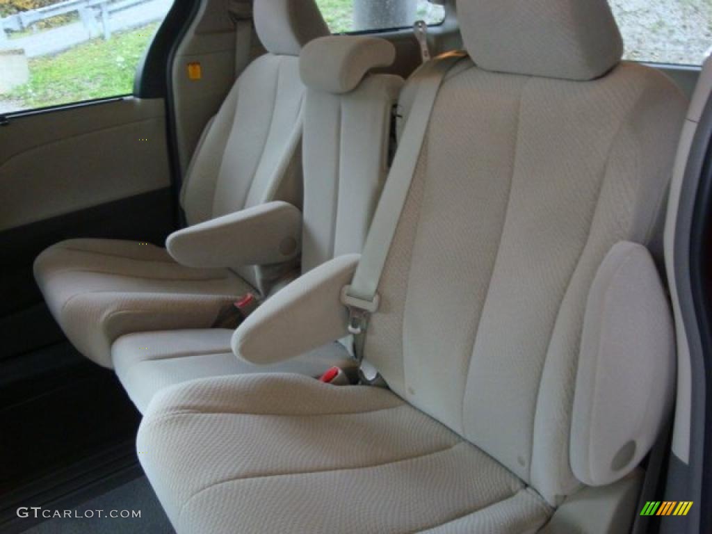 2011 Sienna LE - Salsa Red Pearl / Bisque photo #9