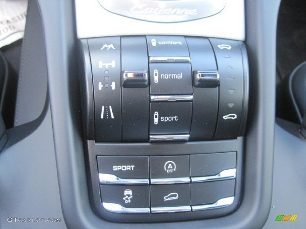 2011 Porsche Cayenne Turbo Controls Photo #38262299