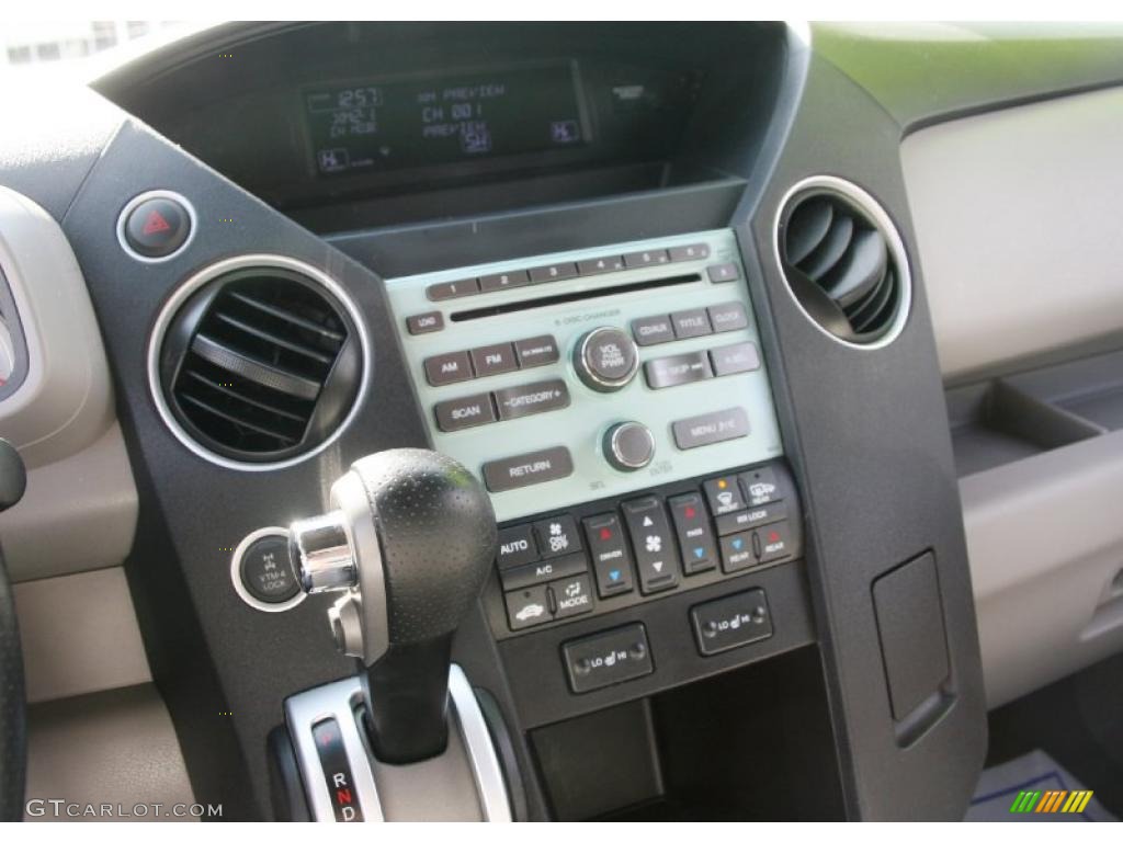 2010 Honda Pilot EX-L 4WD Controls Photo #38267527
