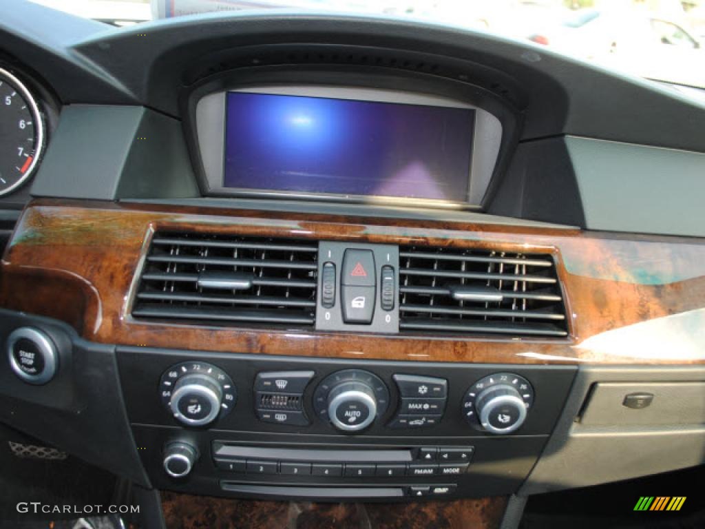 2009 BMW 5 Series 528i Sedan Navigation Photos