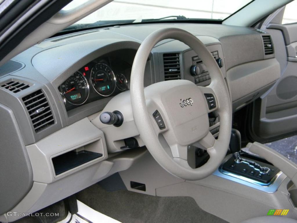 2006 Jeep Grand Cherokee Laredo 4x4 Medium Slate Gray Dashboard Photo #38269001