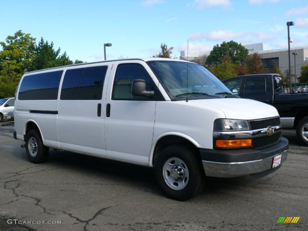 Summit White 2010 Chevrolet Express LT 3500 Extended Passenger Van Exterior Photo #38270137