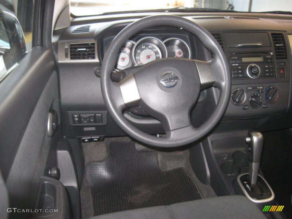 2009 Nissan Versa 1.8 S Hatchback Charcoal Steering Wheel Photo #38272040