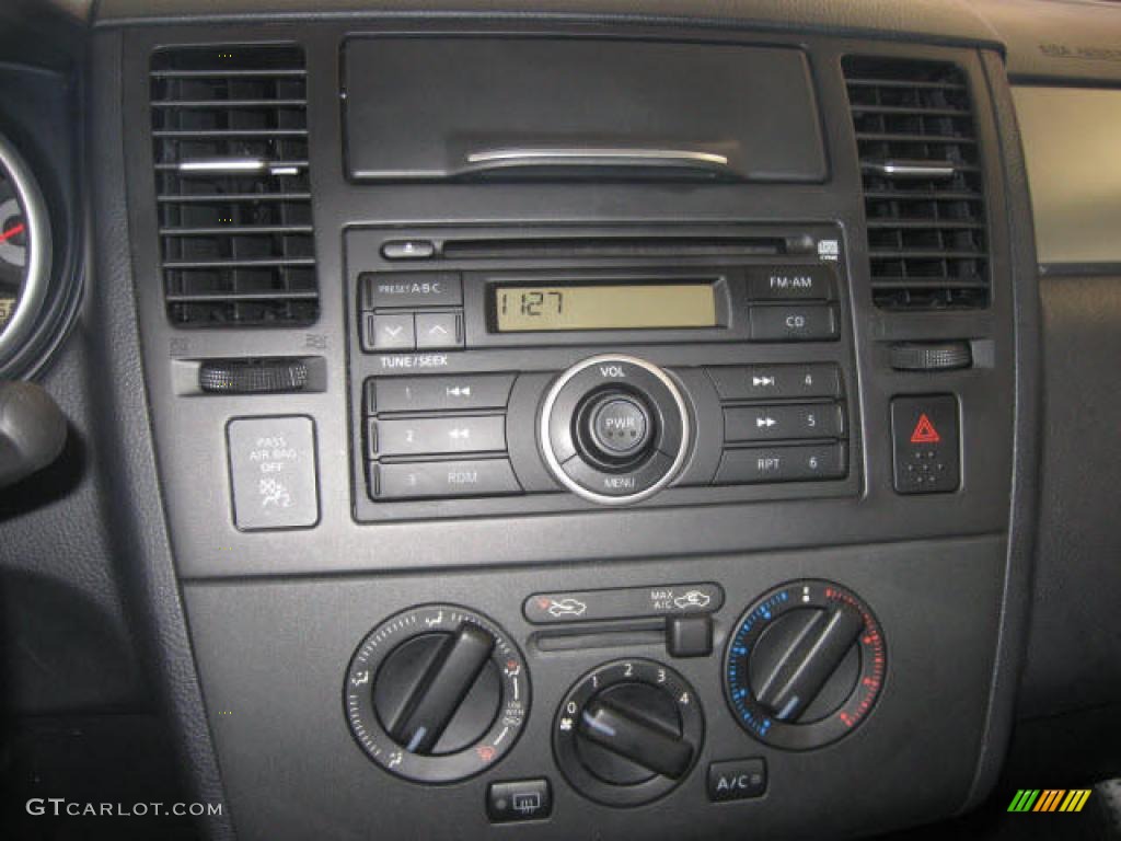 2009 Nissan Versa 1.8 S Hatchback Controls Photo #38272056