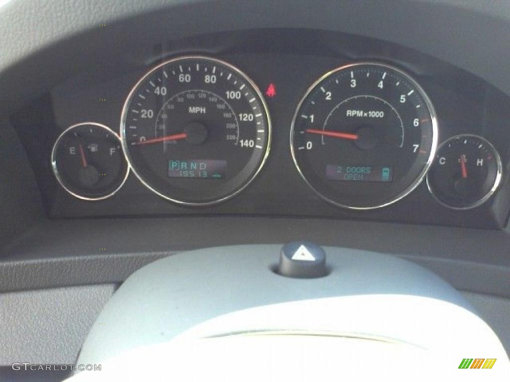 2007 Jeep Grand Cherokee Overland Gauges Photo #38272424