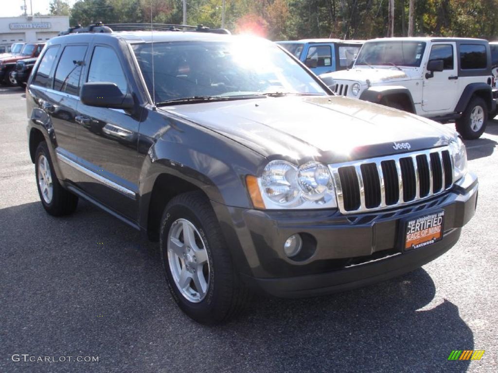 2006 Grand Cherokee Limited 4x4 - Dark Khaki Pearl / Khaki photo #3