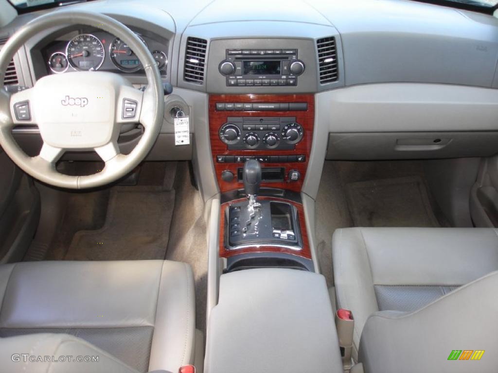 2006 Jeep Grand Cherokee Limited 4x4 Khaki Dashboard Photo #38272876