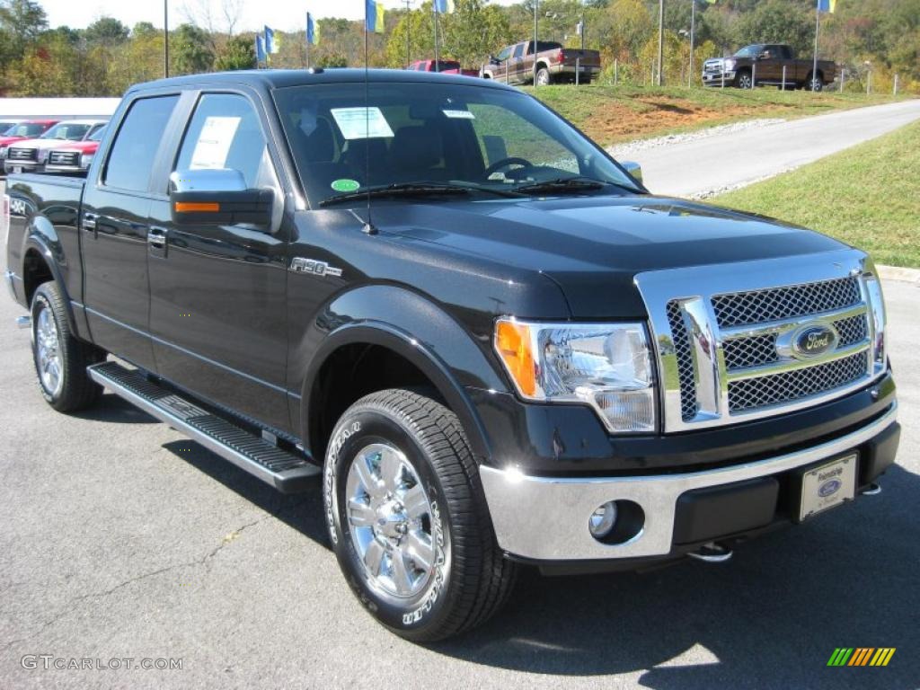 2010 F150 Lariat SuperCrew 4x4 - Tuxedo Black / Black photo #4