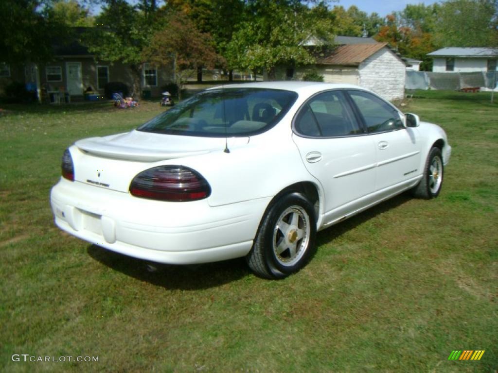 1999 Grand Prix SE Sedan - Arctic White / Graphite photo #6