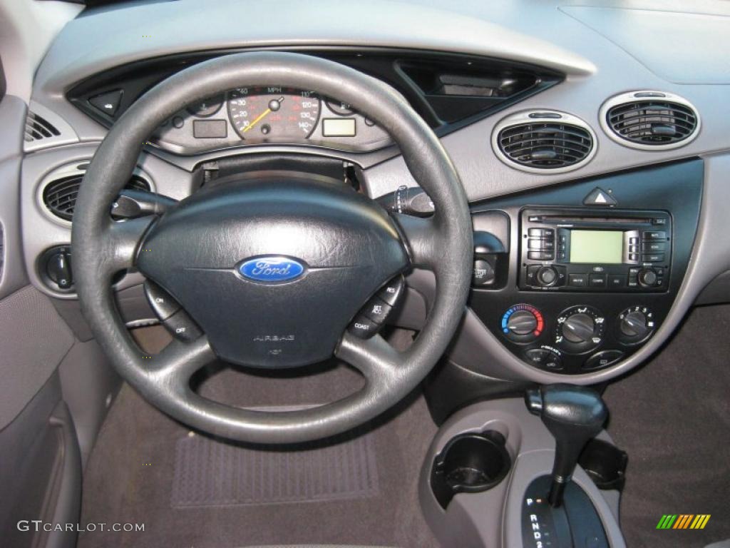 2003 Ford Focus SE Sedan Medium Graphite Dashboard Photo #38283344
