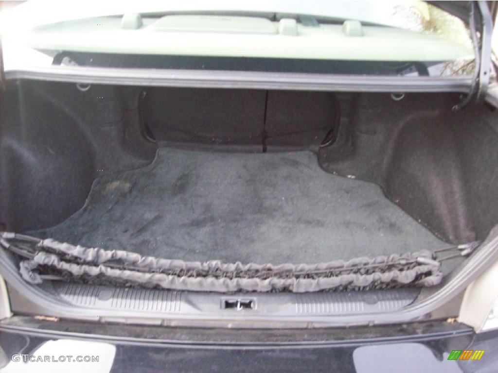 2003 Nissan Maxima SE Trunk Photo #38284492