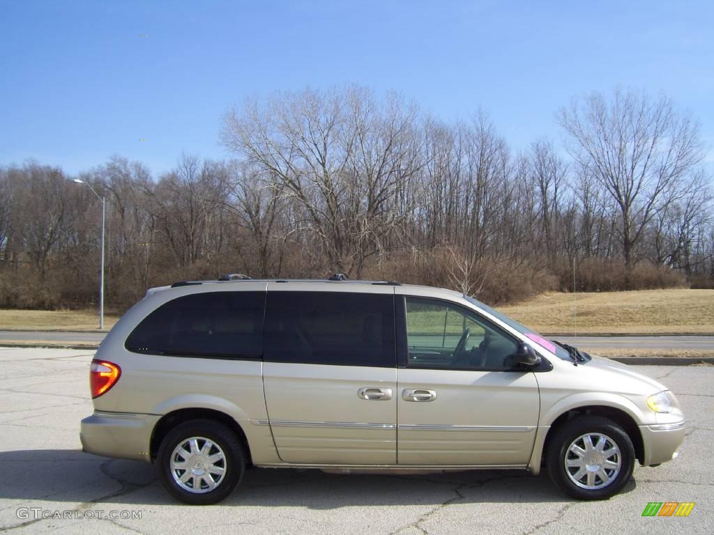 2005 Town & Country Limited - Linen Gold Metallic / Dark Khaki/Light Graystone photo #1