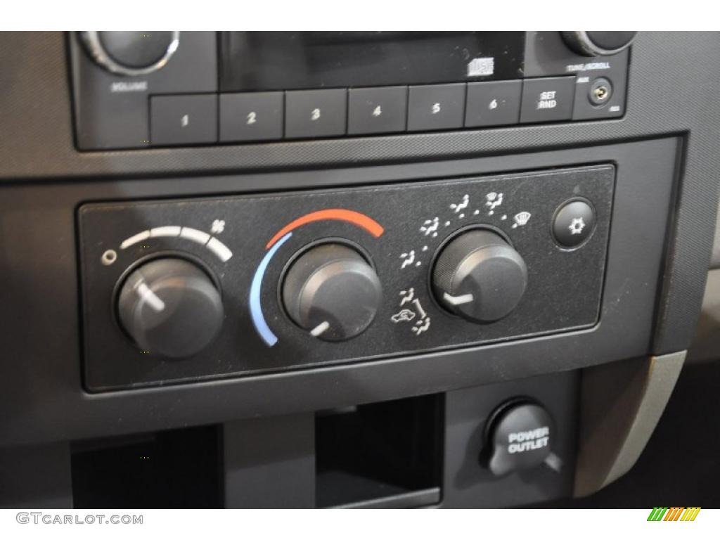 2011 Dodge Dakota Big Horn Crew Cab Controls Photo #38288256