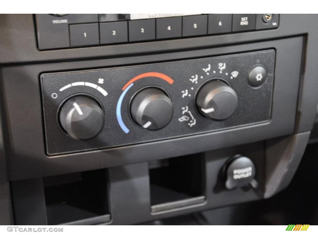 2011 Dodge Dakota Big Horn Crew Cab Controls Photo #38288537