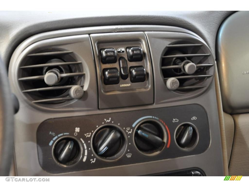 2001 Chrysler PT Cruiser Standard PT Cruiser Model Controls Photo #38290389