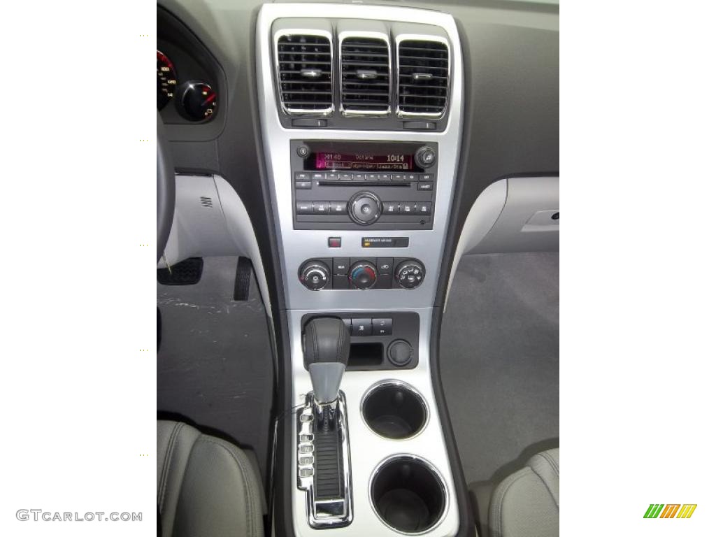 2011 GMC Acadia SLE Controls Photo #38293586