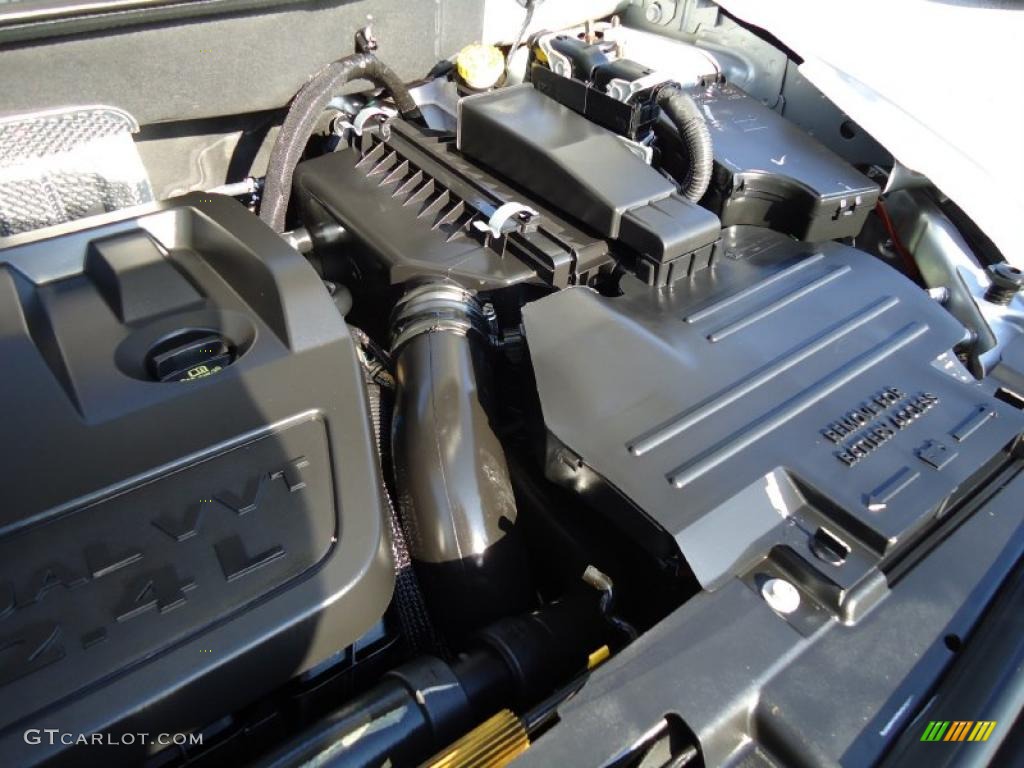 2009 Dodge Caliber R/T 2.4 Liter DOHC 16-Valve Dual VVT 4 Cylinder Engine Photo #38296335