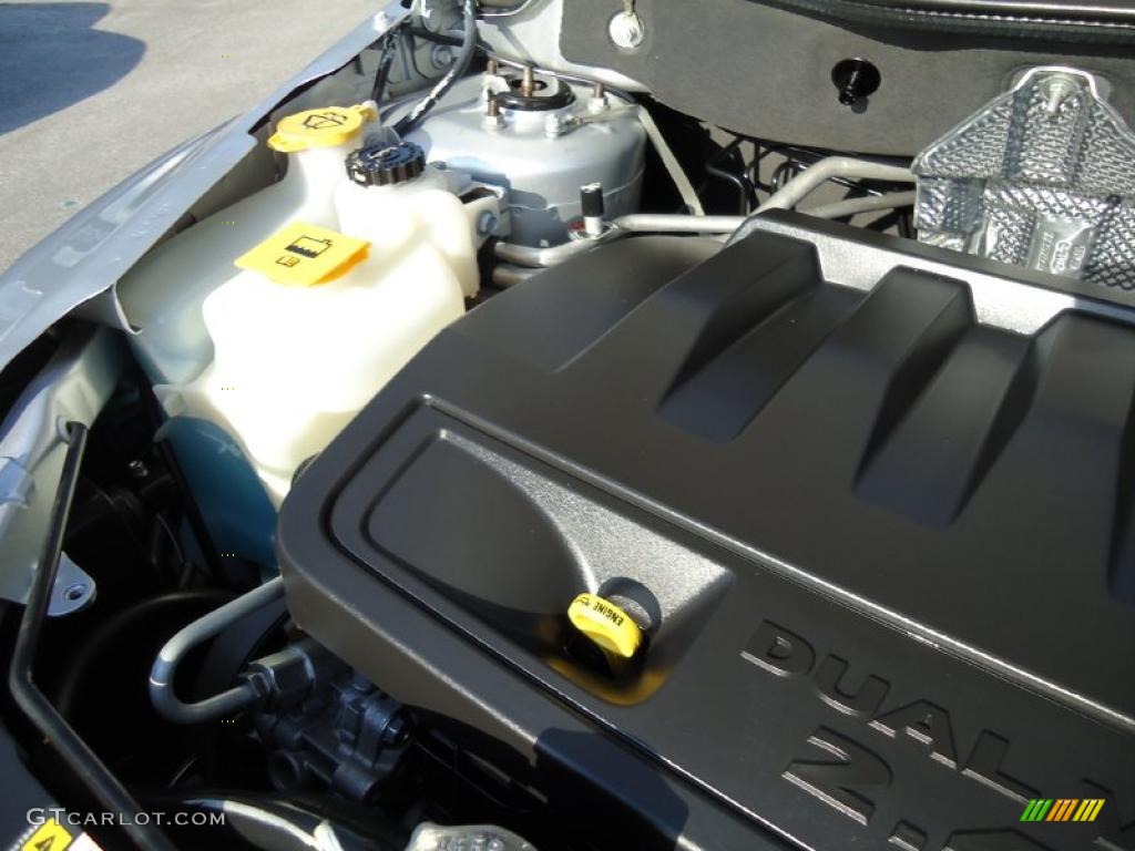 2009 Dodge Caliber R/T 2.4 Liter DOHC 16-Valve Dual VVT 4 Cylinder Engine Photo #38296347