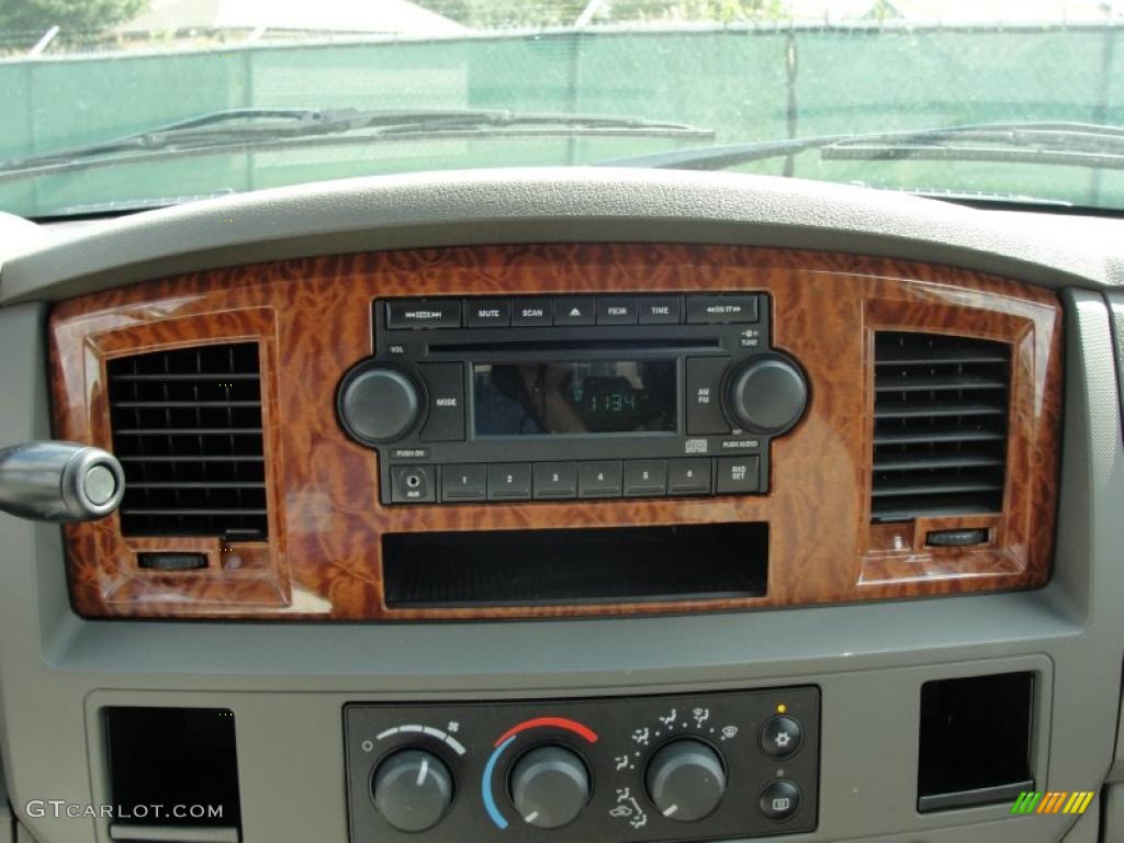 2006 Dodge Ram 2500 SLT Mega Cab Controls Photo #38299183