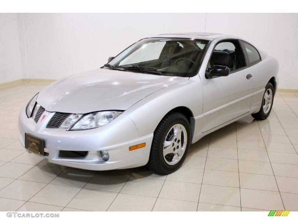 2004 Sunfire Coupe - Ultra Silver Metallic / Graphite photo #3