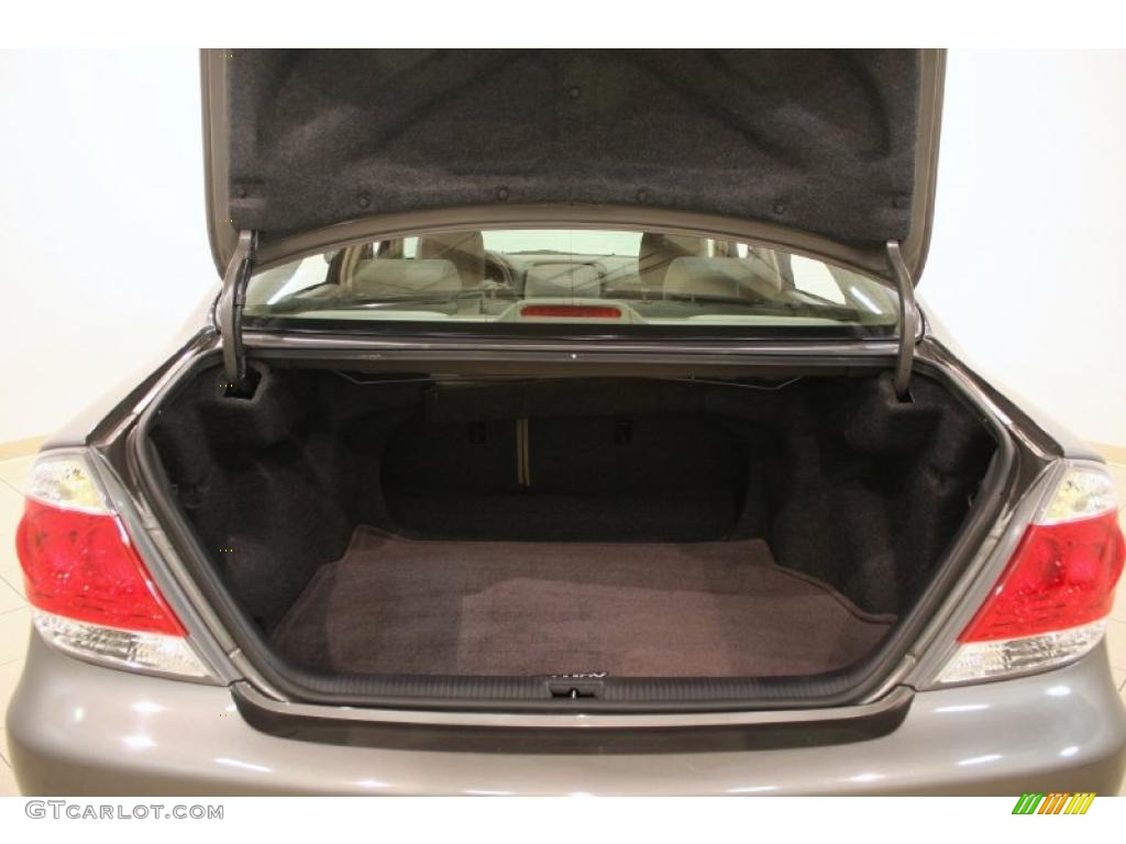 2005 Toyota Camry LE V6 Trunk Photo #38302467