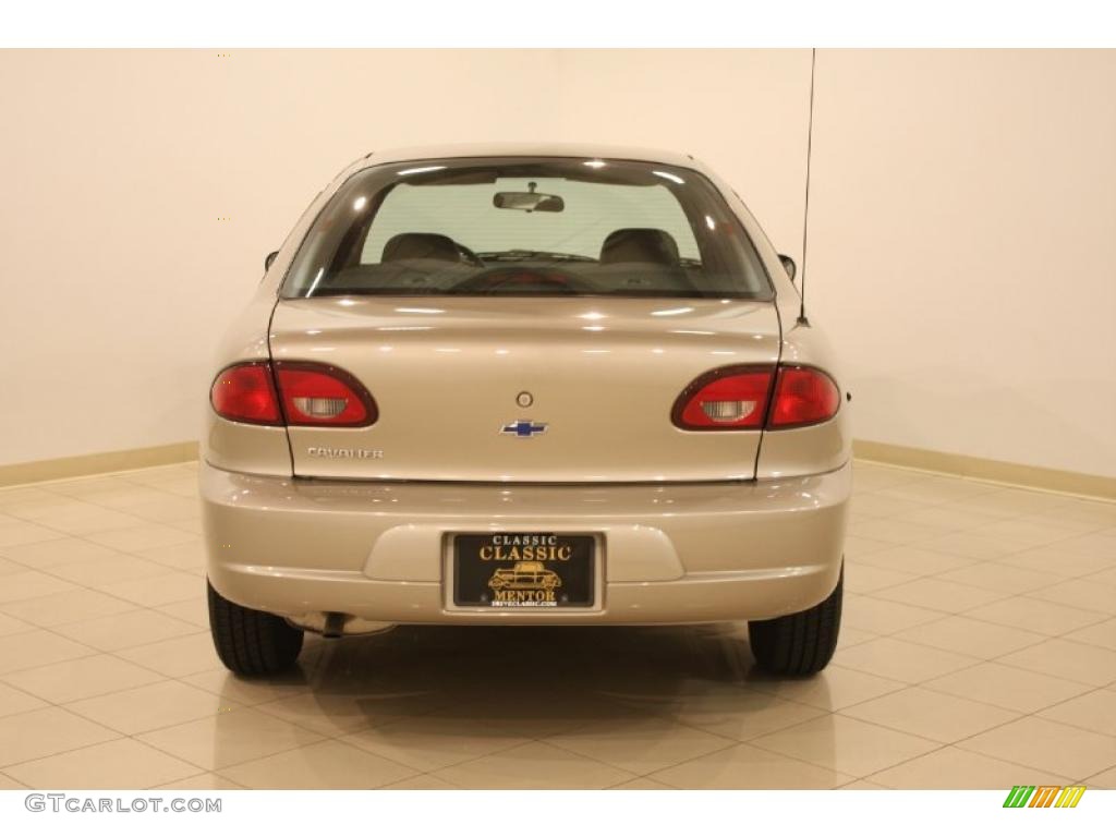 2002 Cavalier Sedan - Sandrift Metallic / Graphite photo #6