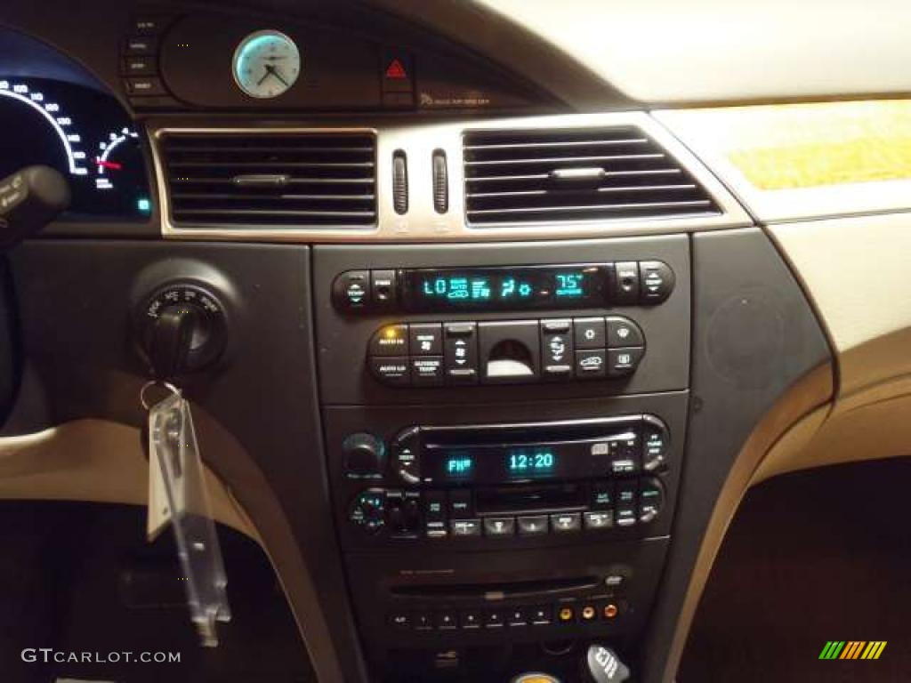 2005 Chrysler Pacifica Limited AWD Controls Photo #38306587