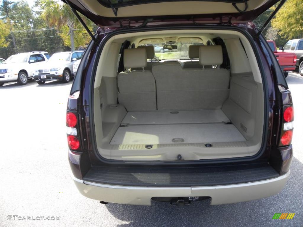 2007 Ford Explorer Eddie Bauer Trunk Photo #38311079