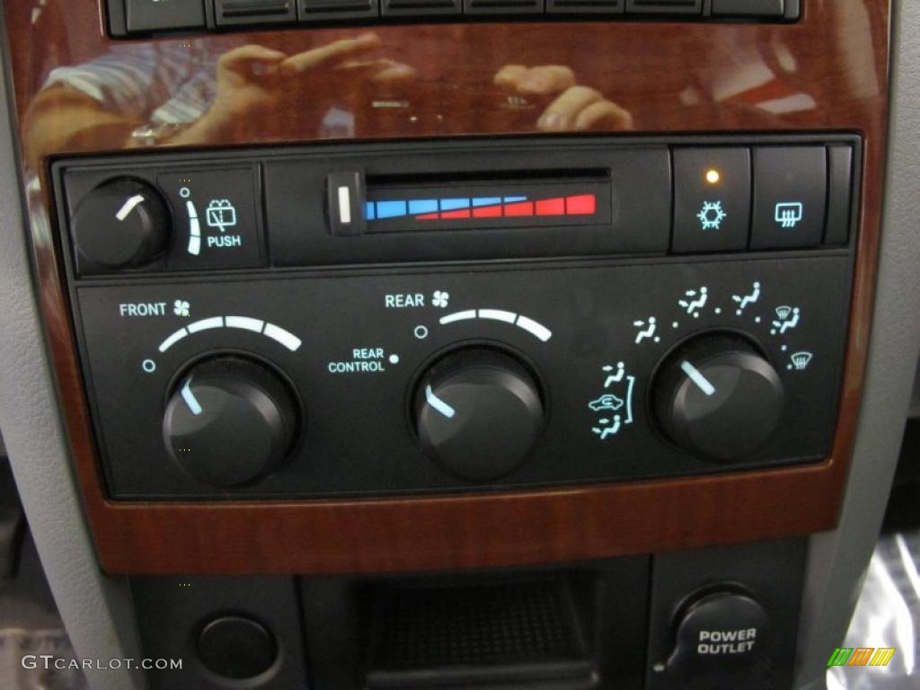 2005 Dodge Durango SLT Controls Photo #38311823