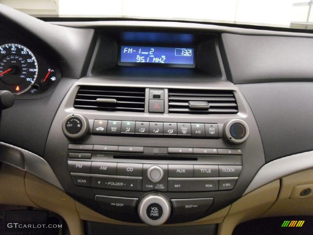 2011 Honda Accord SE Sedan Controls Photo #38313119