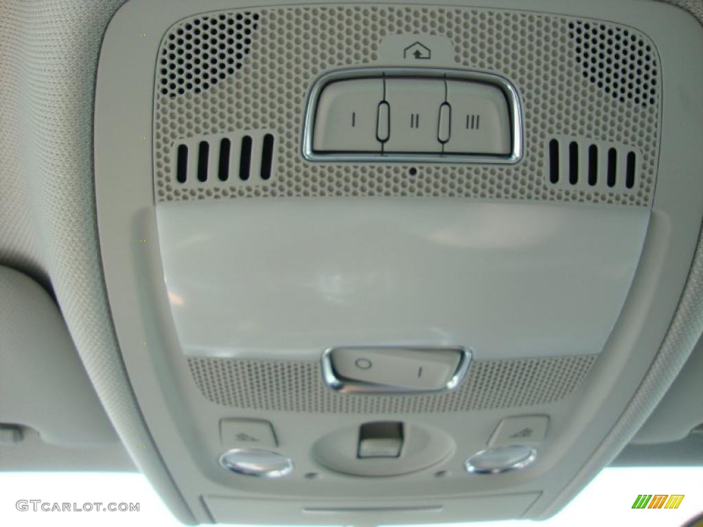 2010 Audi A5 2.0T quattro Coupe Controls Photo #38314039