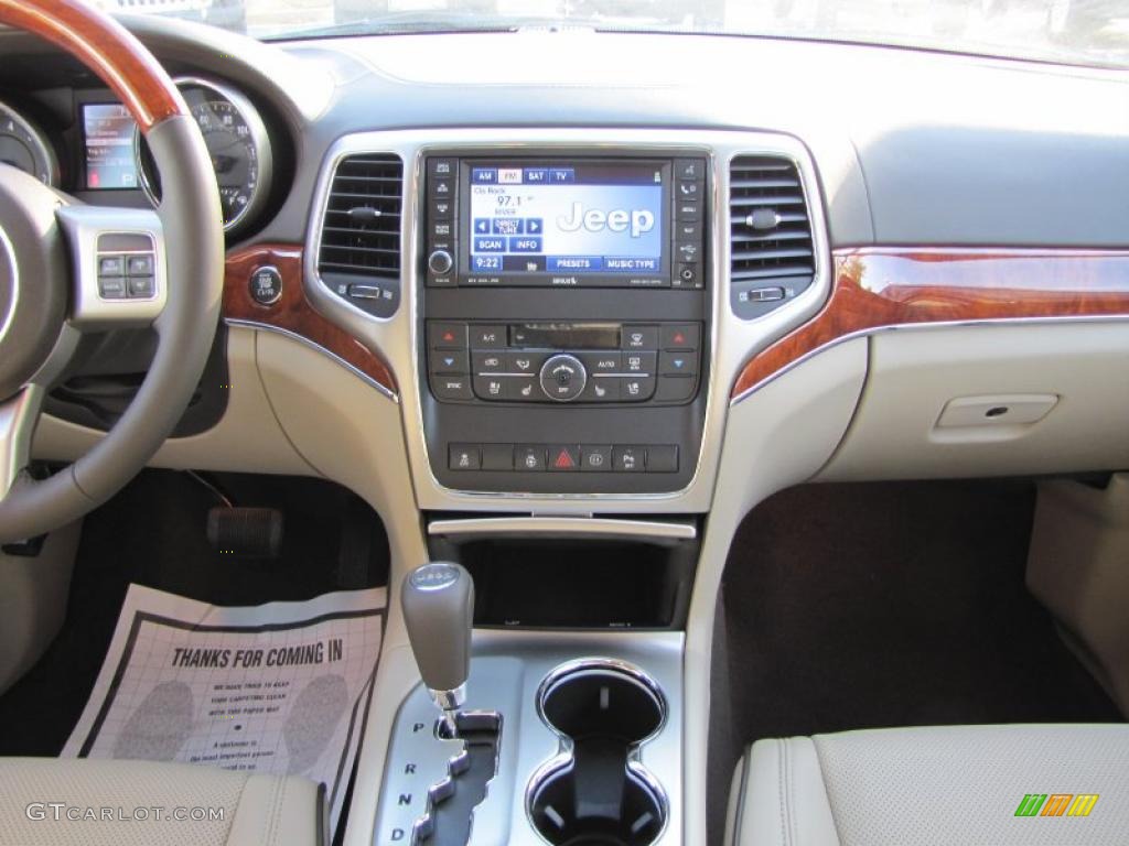 2011 Jeep Grand Cherokee Overland Navigation Photo #38315911