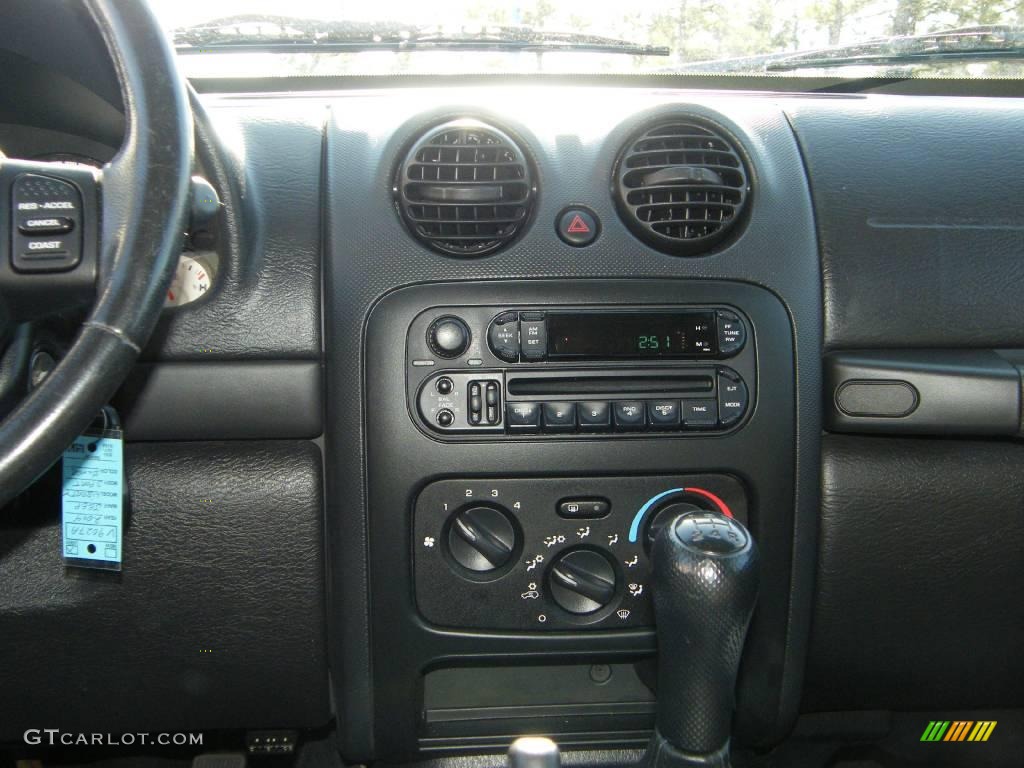 2004 Liberty Sport - Bright Silver Metallic / Dark Slate Gray photo #20