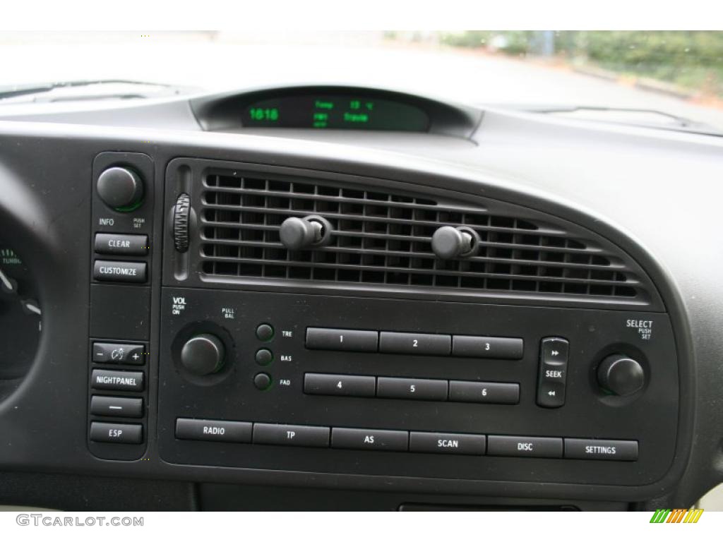 2004 Saab 9-3 Linear Sedan Controls Photo #38318767