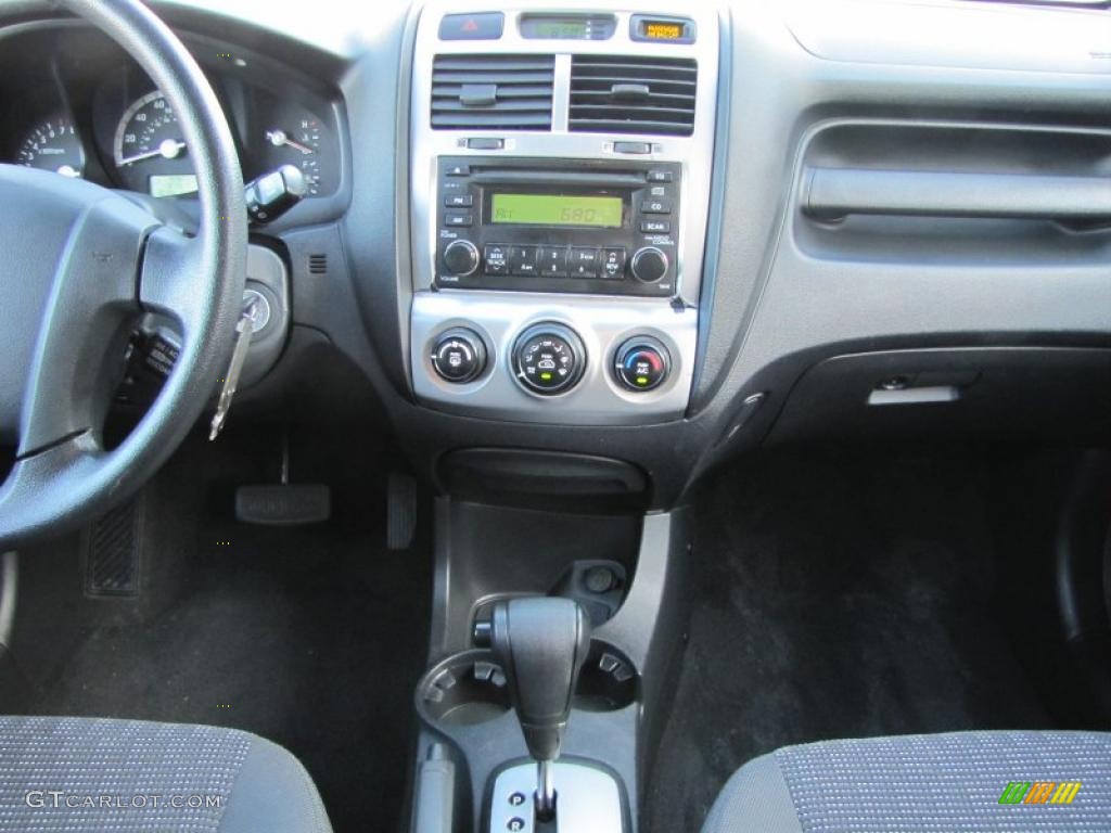 2005 Kia Sportage LX 4WD Controls Photo #38320375
