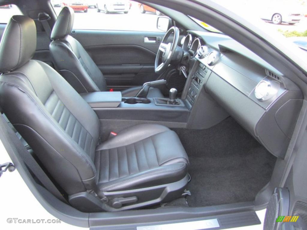 2006 Mustang GT Premium Coupe - Performance White / Dark Charcoal photo #16