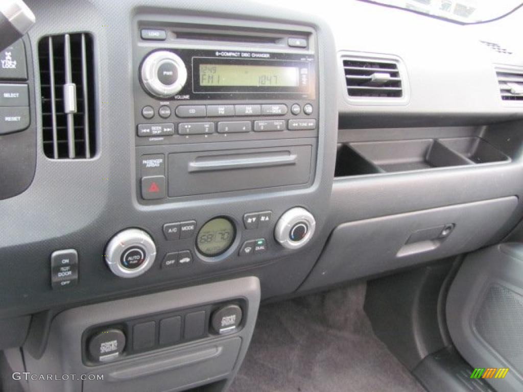 2007 Honda Ridgeline RTS Controls Photo #38320771