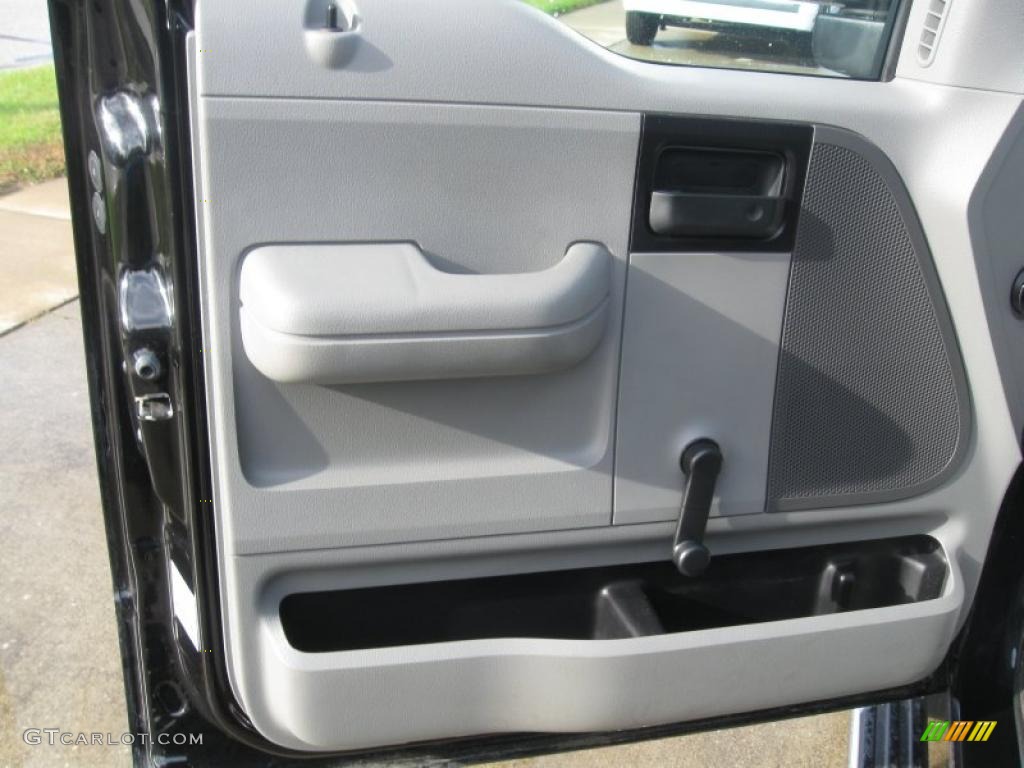 2005 F150 STX Regular Cab 4x4 - Black / Medium Flint Grey photo #13