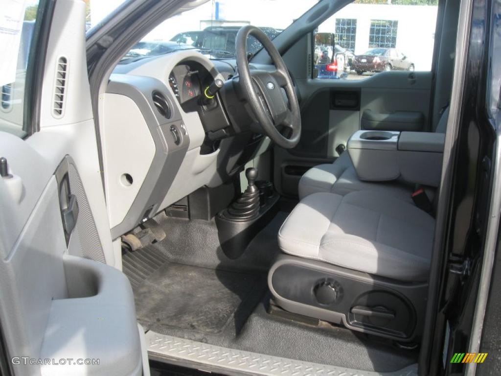 Medium Flint Grey Interior 2005 Ford F150 STX Regular Cab 4x4 Photo #38321699