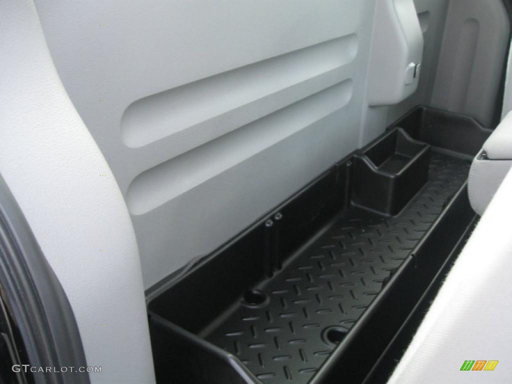 Medium Flint Grey Interior 2005 Ford F150 STX Regular Cab 4x4 Photo #38321771