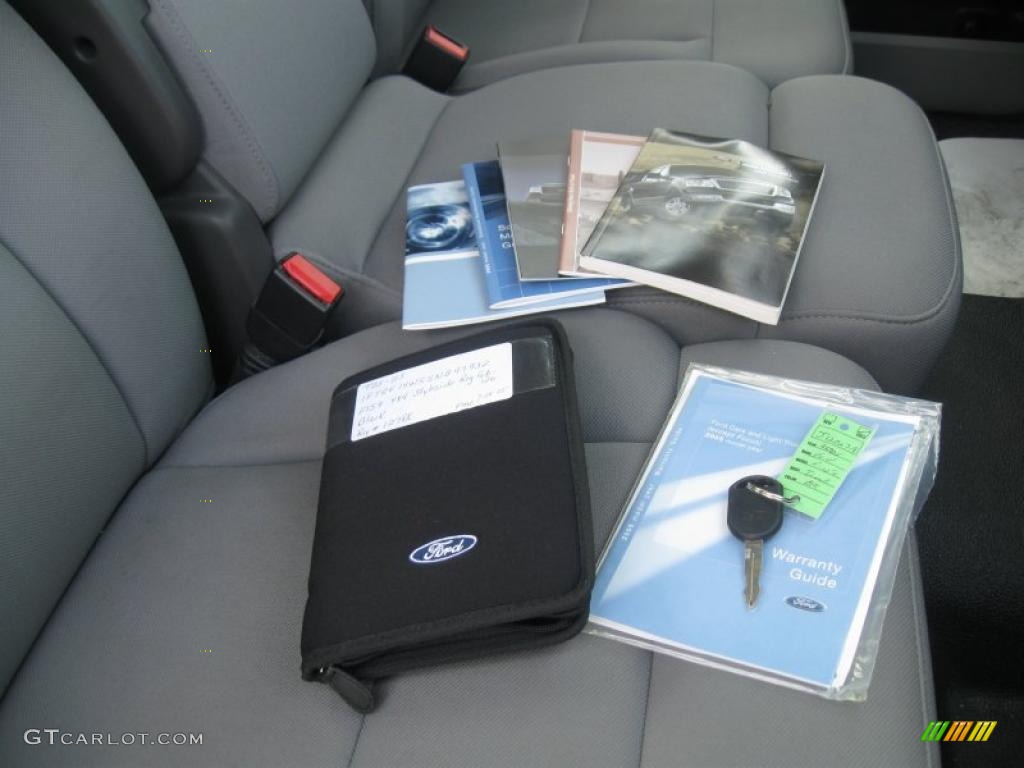 2005 F150 STX Regular Cab 4x4 - Black / Medium Flint Grey photo #24