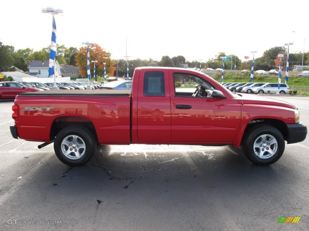 2007 Dakota SXT Club Cab - Flame Red / Medium Slate Gray photo #6