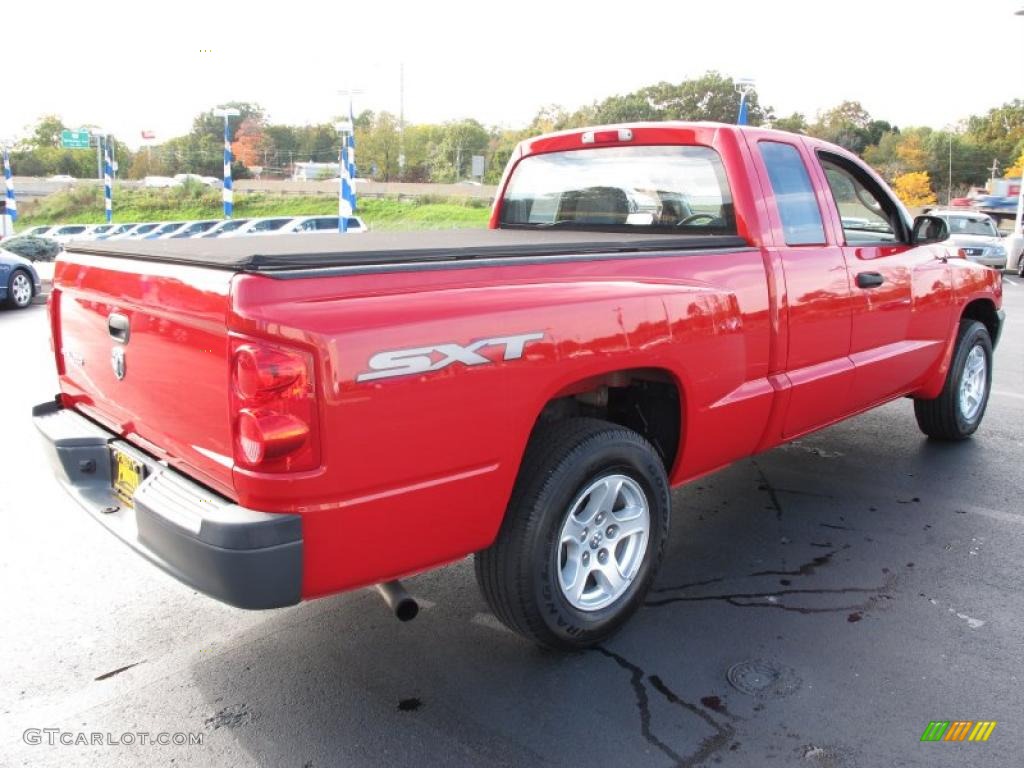 2007 Dakota SXT Club Cab - Flame Red / Medium Slate Gray photo #7