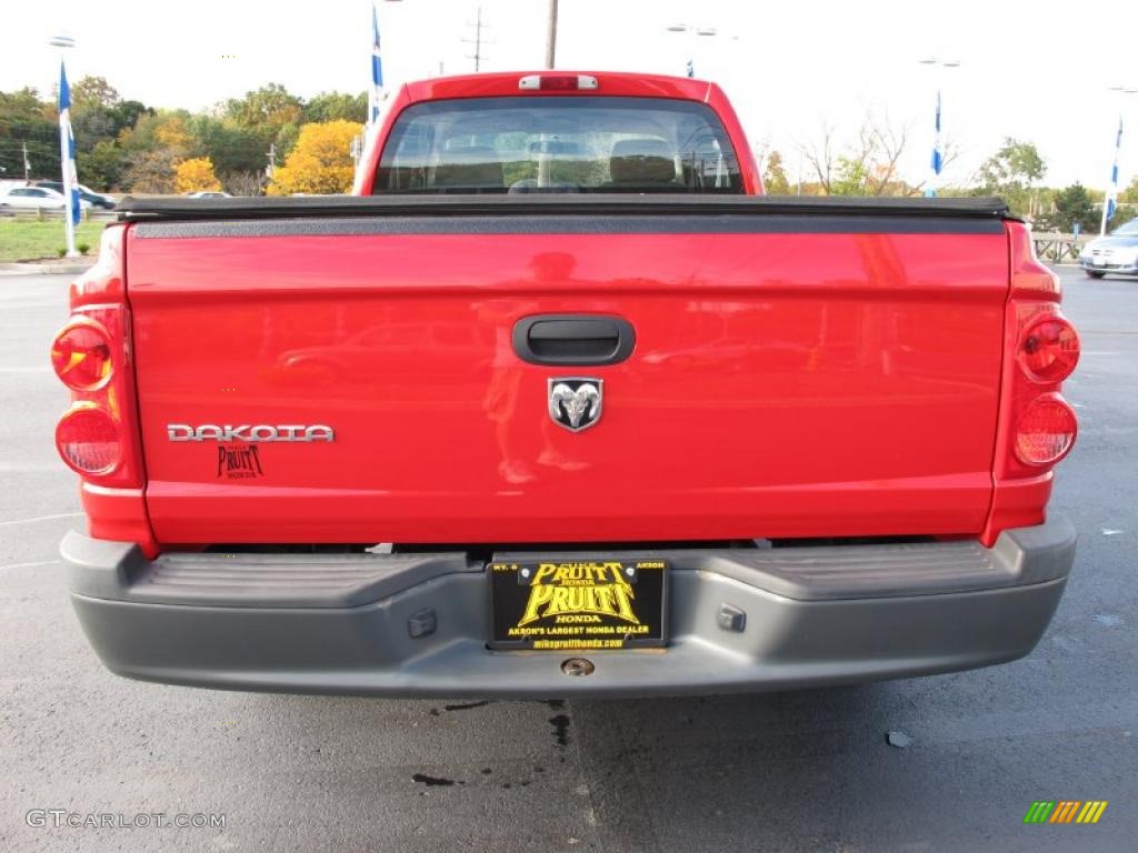 2007 Dakota SXT Club Cab - Flame Red / Medium Slate Gray photo #8