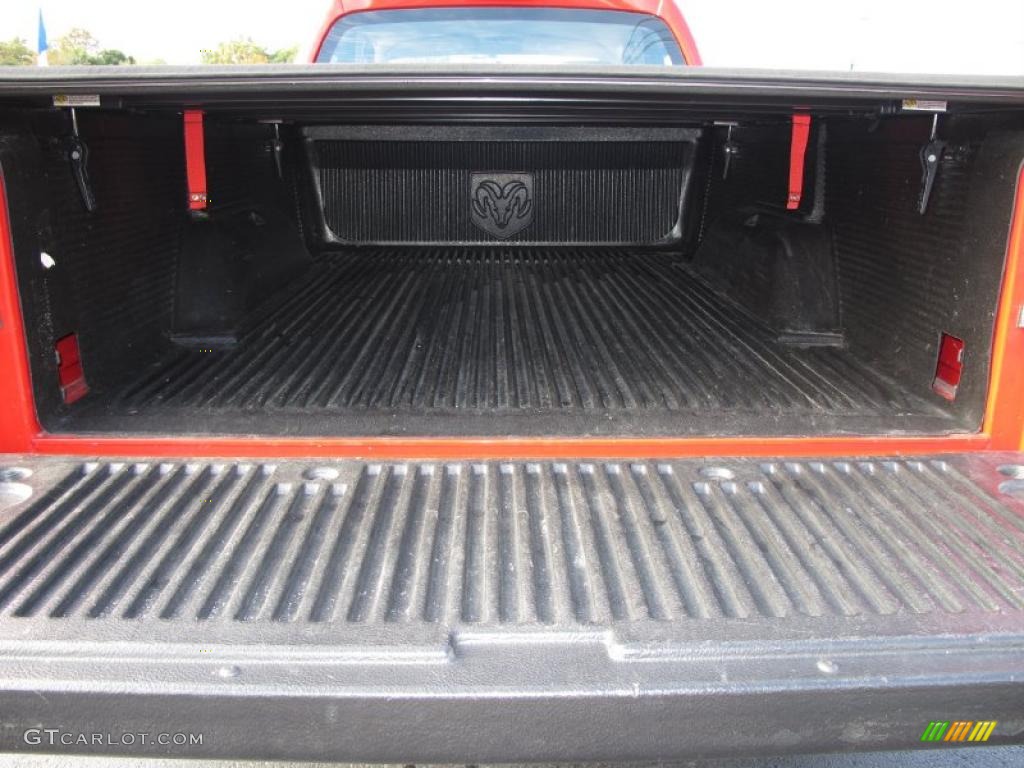 2007 Dakota SXT Club Cab - Flame Red / Medium Slate Gray photo #9