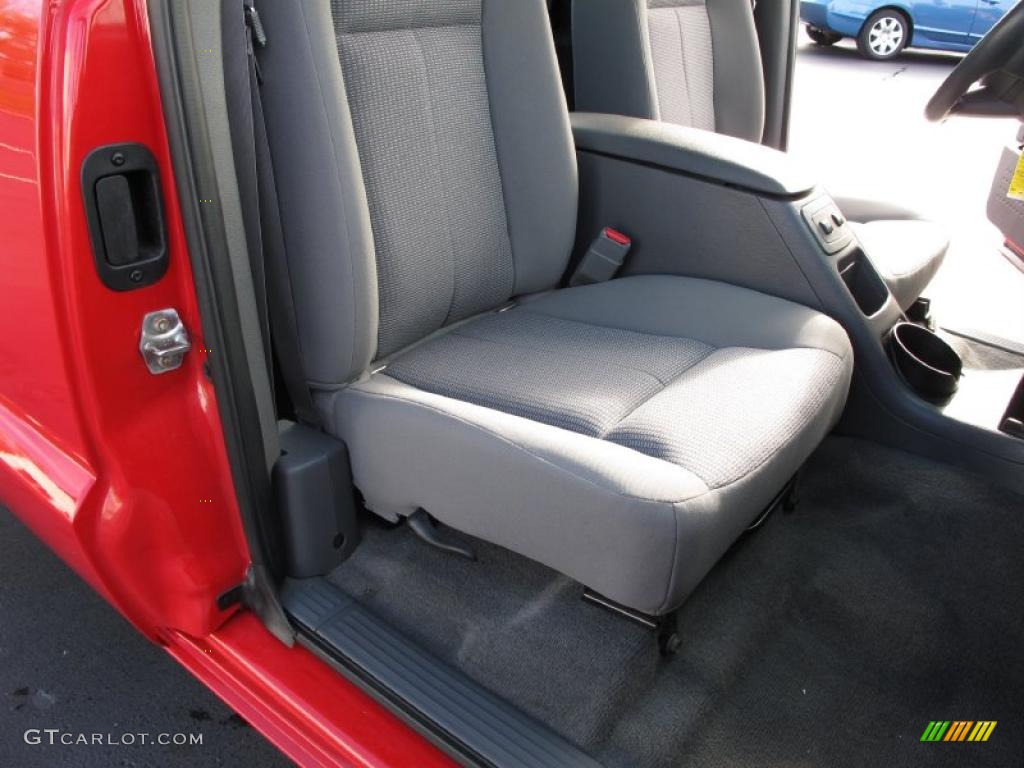2007 Dakota SXT Club Cab - Flame Red / Medium Slate Gray photo #13