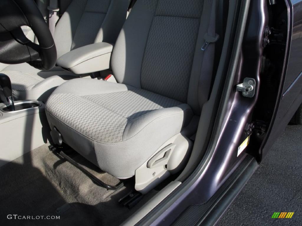 2006 Cobalt LT Sedan - Majestic Amethyst Metallic / Gray photo #11