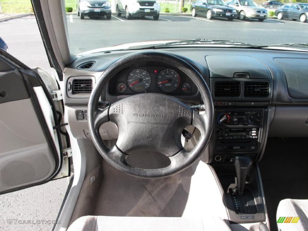 2001 Subaru Forester 2.5 L Gray Steering Wheel Photo #38324391