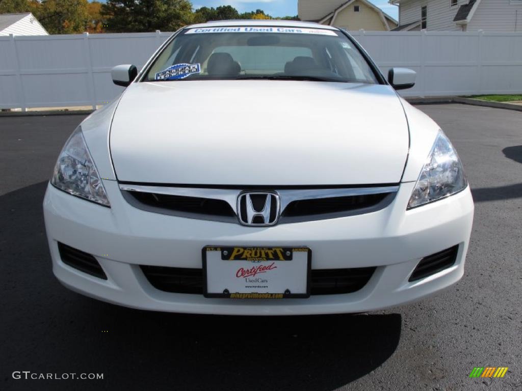 2007 Accord EX-L V6 Sedan - Taffeta White / Ivory photo #4